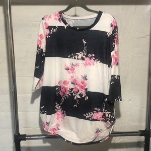 Floral elbow sleeve shirt xlarge